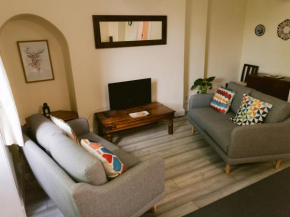 Bright 2 Bed Ground Floor Flat next to Byres Road, Glasgow